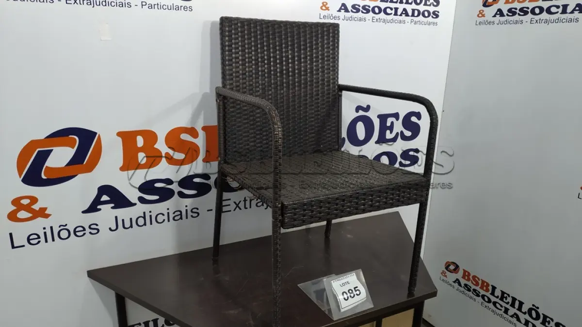 LOTE 085 - 01 CADEIRA DE JARDIM. (NO ESTADO EM QUE SE ENCONTRA. SUJEITO A AVARIAS OCULTAS/VISÍVEIS.) BH1671D