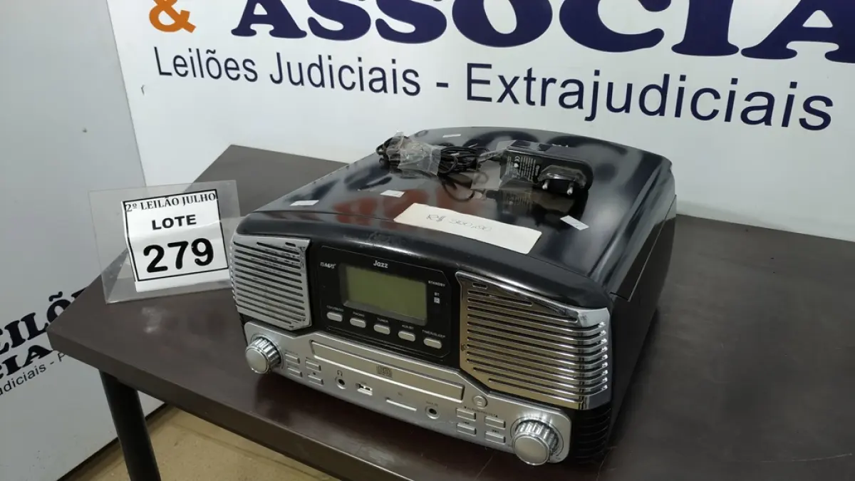 01 TOCA DISCOS E FM. (NO ESTADO) ATENÇÃO! FAZER A VISITAÇÃO ANTES DE ARREMATAR, NÃO SABEMOS SE FUNCIONA, LEILÃO NÃO TEM GARANTIA E NEM DEVOLUÇÃO, SUJEITO A POSSÍVEIS AVARIAS VISÍVEIS/OCULTAS E/OU AUSÊNCIA DE COMPONENTES.