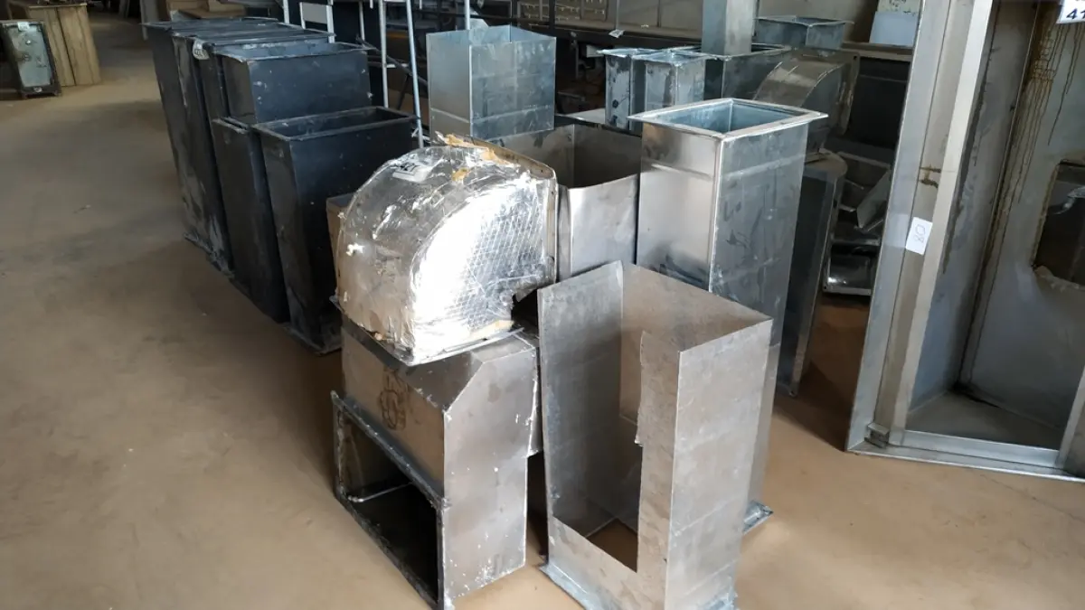 01 LOTE COM VÁRIAS PEÇAS DE CHAMINÉ . (NO ESTADO) ATENÇÃO! FAZER A VISITAÇÃO ANTES DE ARREMATAR, NÃO SABEMOS SE FUNCIONA. LEILÃO NÃO TEM GARANTIA E NEM DEVOLUÇÃO, SUJEITO A POSSÍVEIS AVARIAS VISÍVEIS/OCULTAS E/OU AUSÊNCIA DE COMPONENTES.
