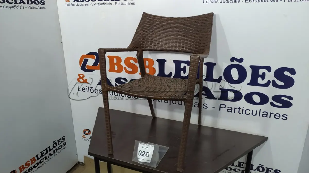 LOTE 020 - 01 CADEIRA DE JARDIM. (NO ESTADO EM QUE SE ENCONTRA. SUJEITO A AVARIAS OCULTAS/VISÍVEIS.) BH1582D