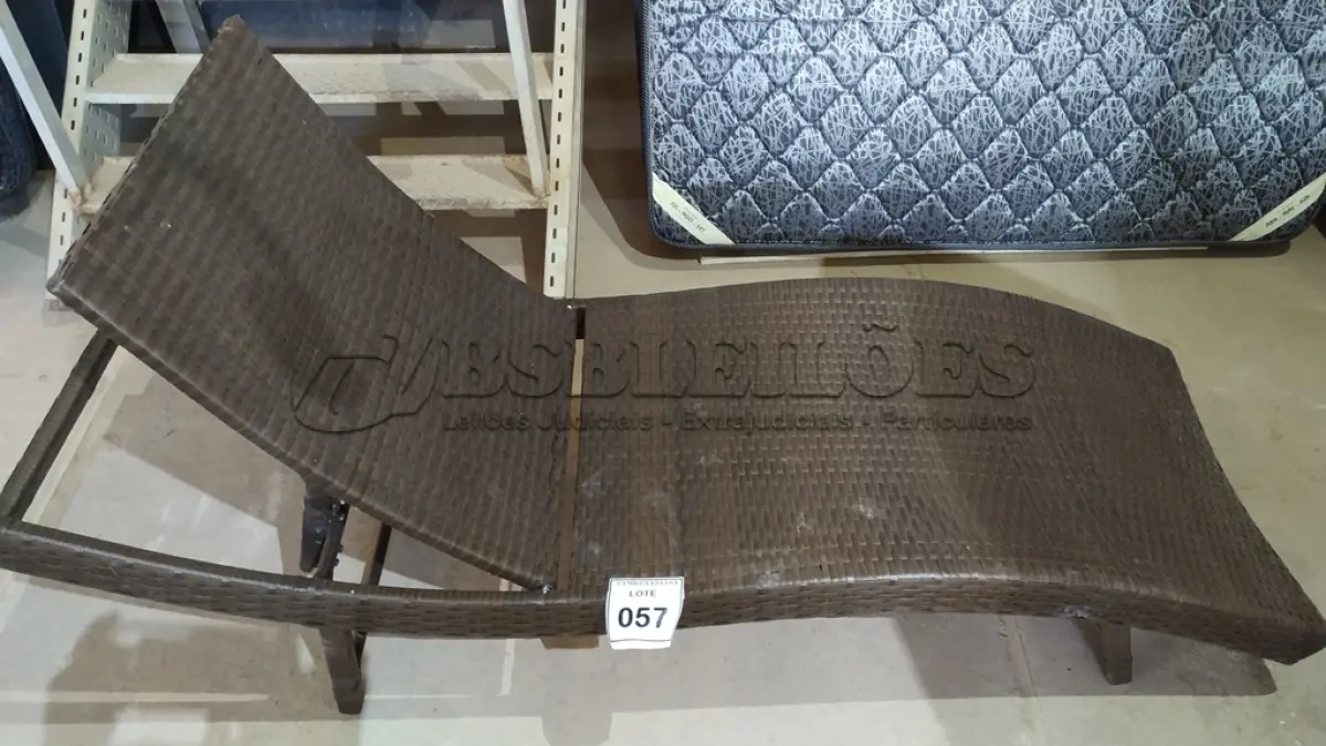 LOTE 057 - 01 CADEIRA DE JARDIM. (NO ESTADO EM QUE SE ENCONTRA. SUJEITO A AVARIAS OCULTAS/VISÍVEIS.) BH1647Y