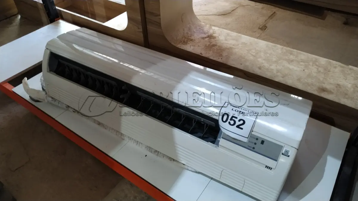 LOTE 052 - 01 AR CONDICIONADO TRANE. (NO ESTADO EM QUE SE ENCONTRA. SUJEITO A AVARIAS OCULTAS/VISÍVEIS.) AV9493G