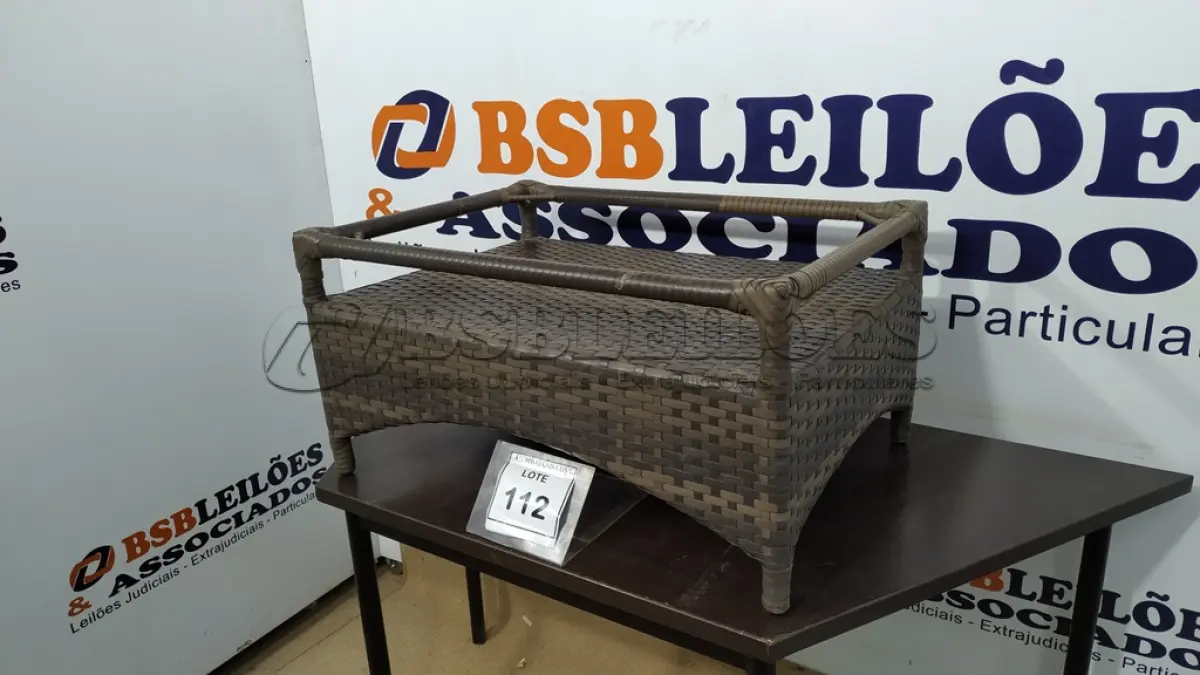 LOTE 112 - 01 MESA DE JARDIM. (NO ESTADO EM QUE SE ENCONTRA. SUJEITO A AVARIAS OCULTAS/VISÍVEIS.) AV9911V