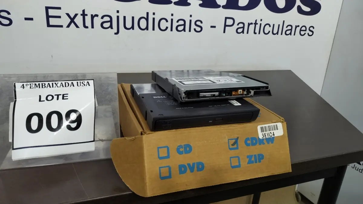 01 MÓDULO CD VARIÁVEL LATITUDE CP24X (VARIABLE CDROM MODULE). (NO ESTADO EM QUE SE ENCONTRA. SUJEITO A AVARIAS OCULTAS/VISÍVEIS.)