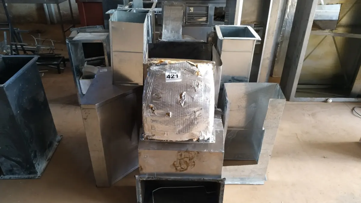 01 LOTE COM VÁRIAS PEÇAS DE CHAMINÉ . (NO ESTADO) ATENÇÃO! FAZER A VISITAÇÃO ANTES DE ARREMATAR, NÃO SABEMOS SE FUNCIONA. LEILÃO NÃO TEM GARANTIA E NEM DEVOLUÇÃO, SUJEITO A POSSÍVEIS AVARIAS VISÍVEIS/OCULTAS E/OU AUSÊNCIA DE COMPONENTES.