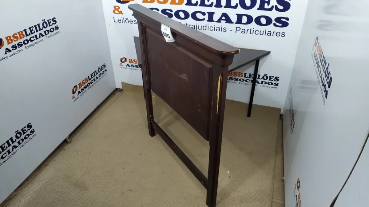 01 CABECEIRA DE CAMA HEADBOARD TWIN. (NO ESTADO EM QUE SE ENCONTRA. SUJEITO A AVARIAS OCULTAS/VISÍVEIS.) BJ6987E