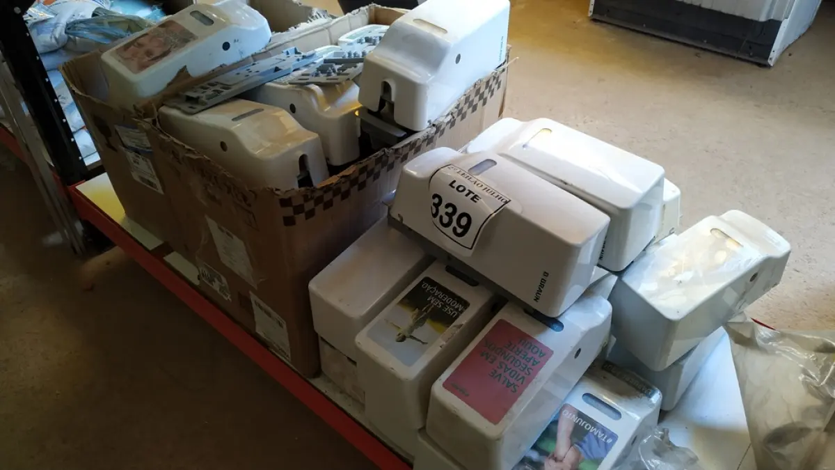 01 LOTE COM GRANDE QUANTIDADE DE DISPENSER PARA SABÃO.(NO ESTADO) ATENÇÃO! FAZER A VISITAÇÃO ANTES DE ARREMATAR, NÃO SABEMOS SE FUNCIONA. LEILÃO NÃO TEM GARANTIA E NEM DEVOLUÇÃO, SUJEITO A POSSÍVEIS AVARIAS VISÍVEIS/OCULTAS E/OU AUSÊNCIA DE COMPONENTES.