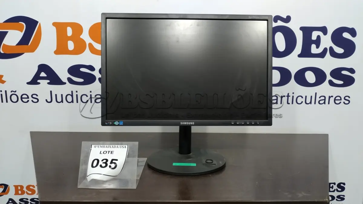LOTE 035 - 01 MONITOR. (NO ESTADO EM QUE SE ENCONTRA. SUJEITO A AVARIAS OCULTAS/VISÍVEIS.)  AV9700S