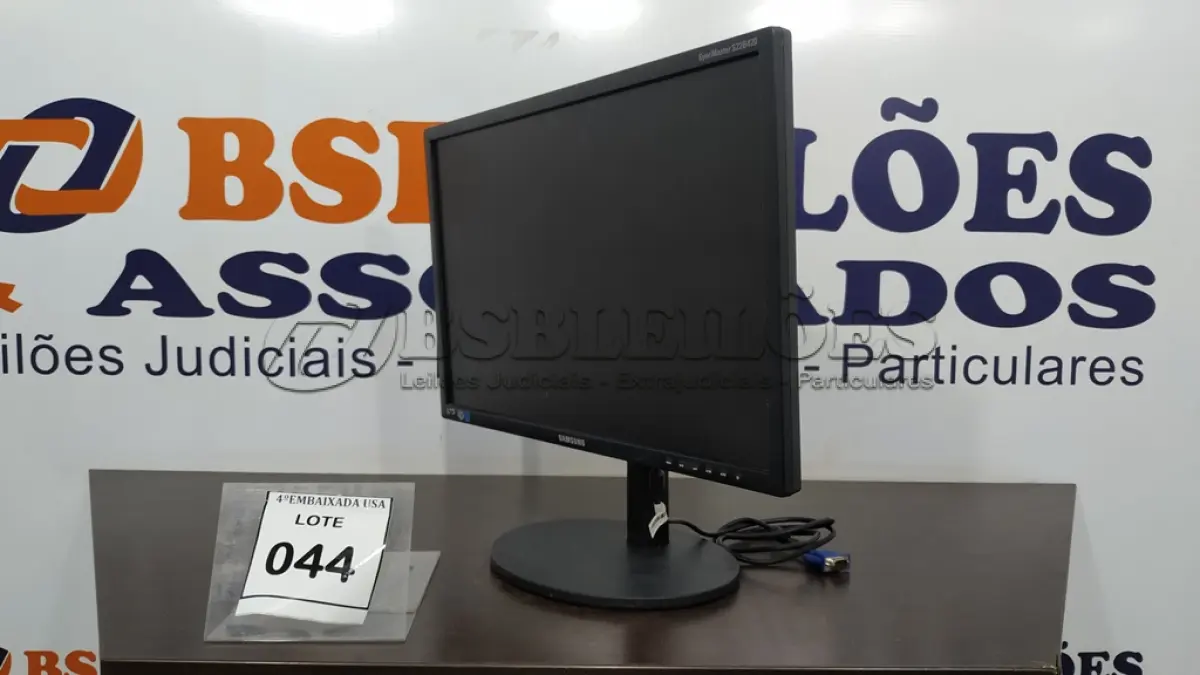 LOTE 044 - 01 MONITOR SAMSUNG. (NO ESTADO EM QUE SE ENCONTRA. SUJEITO A AVARIAS OCULTAS/VISÍVEIS.)  AV9768P