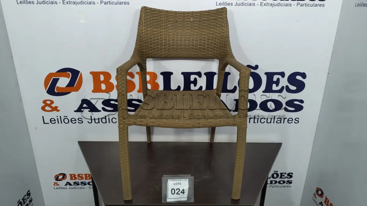 LOTE 024 - 01 CADEIRA DE JARDIM. (NO ESTADO EM QUE SE ENCONTRA. SUJEITO A AVARIAS OCULTAS/VISÍVEIS.)  BH1516V