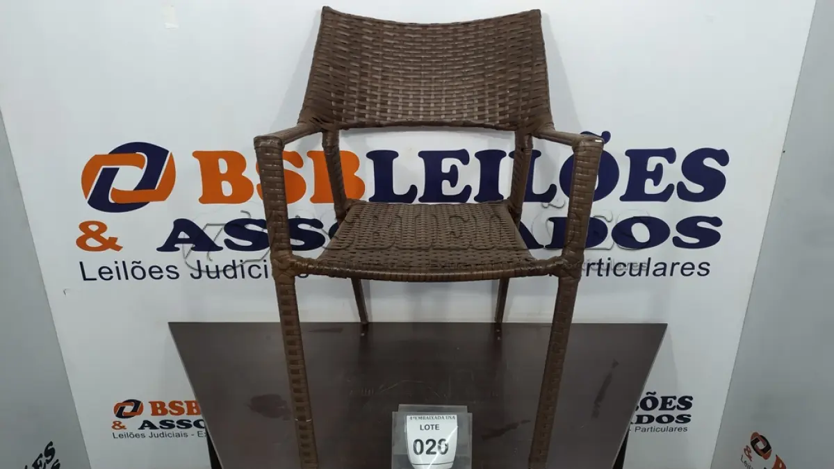 LOTE 020 - 01 CADEIRA DE JARDIM. (NO ESTADO EM QUE SE ENCONTRA. SUJEITO A AVARIAS OCULTAS/VISÍVEIS.) BH1582D