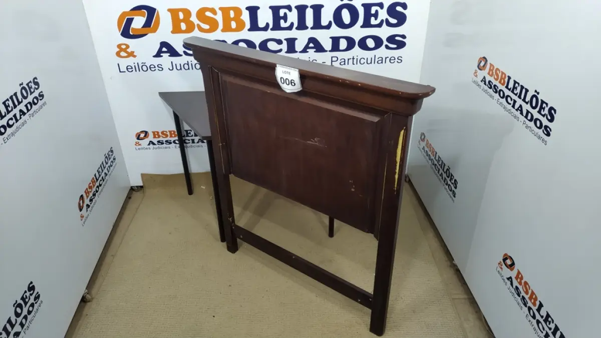 01 CABECEIRA DE CAMA HEADBOARD TWIN. (NO ESTADO EM QUE SE ENCONTRA. SUJEITO A AVARIAS OCULTAS/VISÍVEIS.) BJ6987E