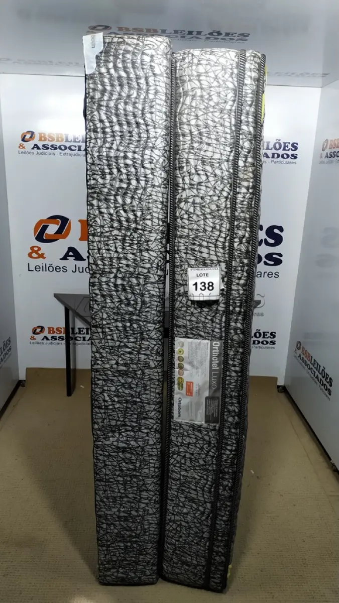 LOTE 138 - 01 COLCHÃO SOLTEIRO COM BASE. (NO ESTADO EM QUE SE ENCONTRA. SUJEITO A AVARIAS OCULTAS/VISÍVEIS.) BJ7223Y