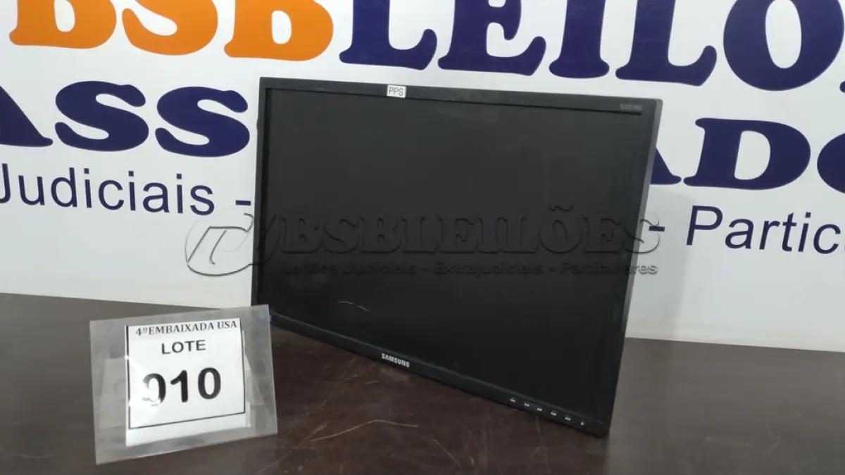 LOTE 010 - 01 MONITOR SAMSUNG 04J4HCLMA01150B. (NO ESTADO EM QUE SE ENCONTRA. SUJEITO A AVARIAS OCULTAS/VISÍVEIS.)