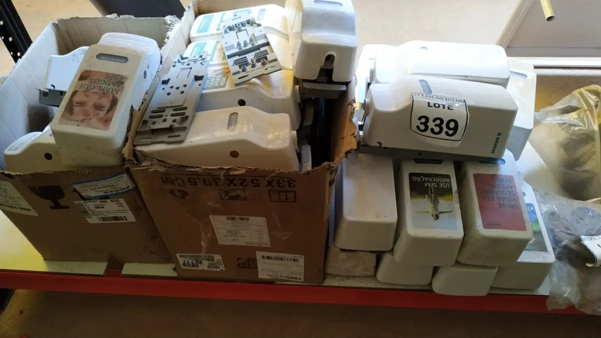 01 LOTE COM GRANDE QUANTIDADE DE DISPENSER PARA SABÃO.(NO ESTADO) ATENÇÃO! FAZER A VISITAÇÃO ANTES DE ARREMATAR, NÃO SABEMOS SE FUNCIONA. LEILÃO NÃO TEM GARANTIA E NEM DEVOLUÇÃO, SUJEITO A POSSÍVEIS AVARIAS VISÍVEIS/OCULTAS E/OU AUSÊNCIA DE COMPONENTES.