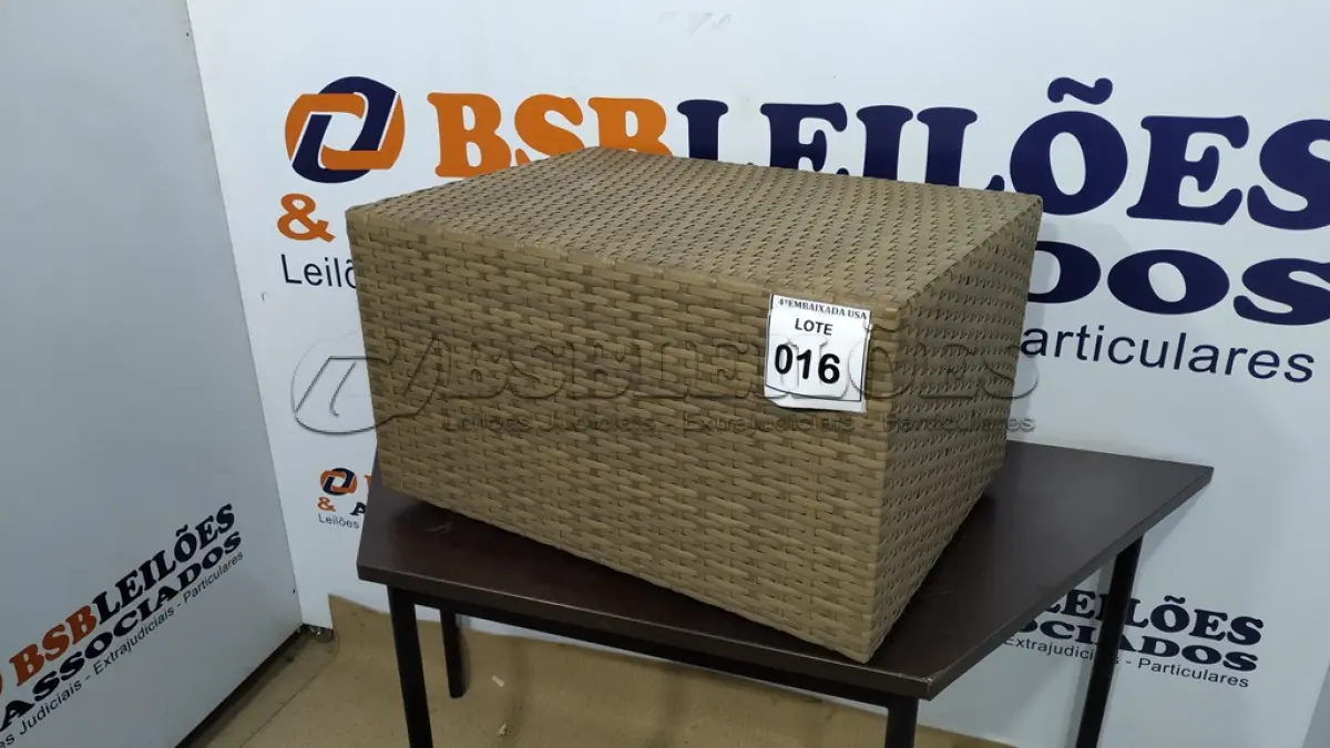 LOTE 016 - 01 MESA DE CENTRO DE JARDIM. (NO ESTADO EM QUE SE ENCONTRA. SUJEITO A AVARIAS OCULTAS/VISÍVEIS.)  BH1517L
