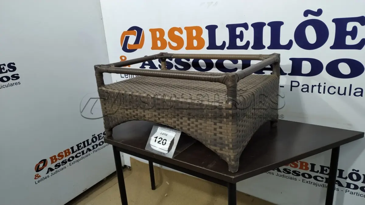 LOTE 120 - 01 MESA DE CENTRO DE JARDIM. (NO ESTADO EM QUE SE ENCONTRA. SUJEITO A AVARIAS OCULTAS/VISÍVEIS.) AV9405M