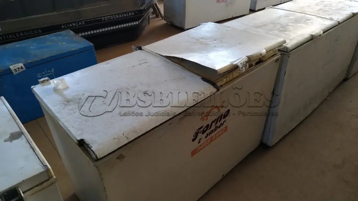 LOTE 368 - 01 FREEZER HORIZONTAL 02 TAMPAS. (NO ESTADO) ATENÇÃO! FAZER A VISITAÇÃO ANTES DE ARREMATAR, NÃO SABEMOS SE FUNCIONA. LEILÃO NÃO TEM GARANTIA E NEM DEVOLUÇÃO, SUJEITO A POSSÍVEIS AVARIAS VISÍVEIS/OCULTAS E/OU AUSÊNCIA DE COMPONENTES.