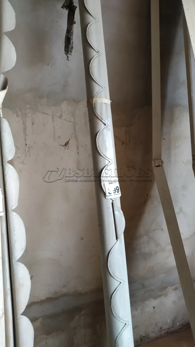 LOTE 399 - 01 TOLDO. (NO ESTADO) ATENÇÃO! FAZER A VISITAÇÃO ANTES DE ARREMATAR, NÃO SABEMOS SE FUNCIONA. LEILÃO NÃO TEM GARANTIA E NEM DEVOLUÇÃO, SUJEITO A POSSÍVEIS AVARIAS VISÍVEIS/OCULTAS E/OU AUSÊNCIA DE COMPONENTES.