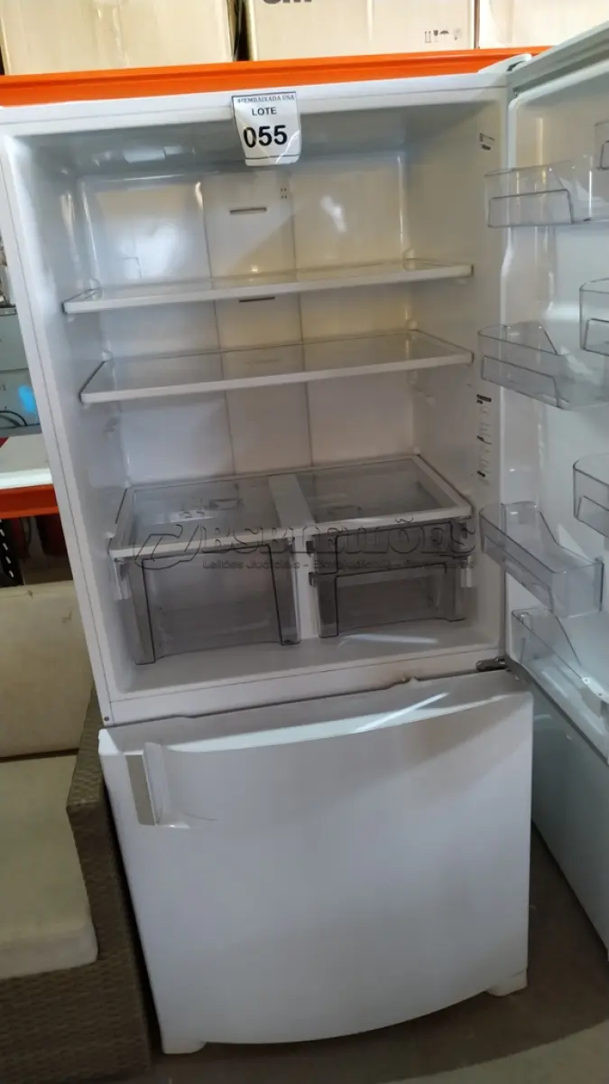 LOTE 055 - 01 GELADEIRA BRASTEMP INVERSE 220V. (NO ESTADO EM QUE SE ENCONTRA. SUJEITO A AVARIAS OCULTAS/VISÍVEIS.) AV9818T