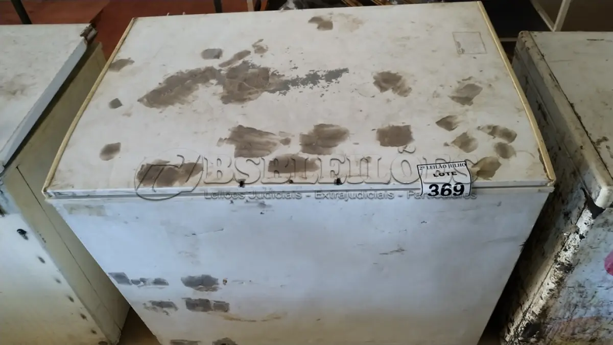 LOTE 369 - 01 FREEZER HORIZONTAL 01 TAMPA. (NO ESTADO) ATENÇÃO! FAZER A VISITAÇÃO ANTES DE ARREMATAR, NÃO SABEMOS SE FUNCIONA. LEILÃO NÃO TEM GARANTIA E NEM DEVOLUÇÃO, SUJEITO A POSSÍVEIS AVARIAS VISÍVEIS/OCULTAS E/OU AUSÊNCIA DE COMPONENTES.