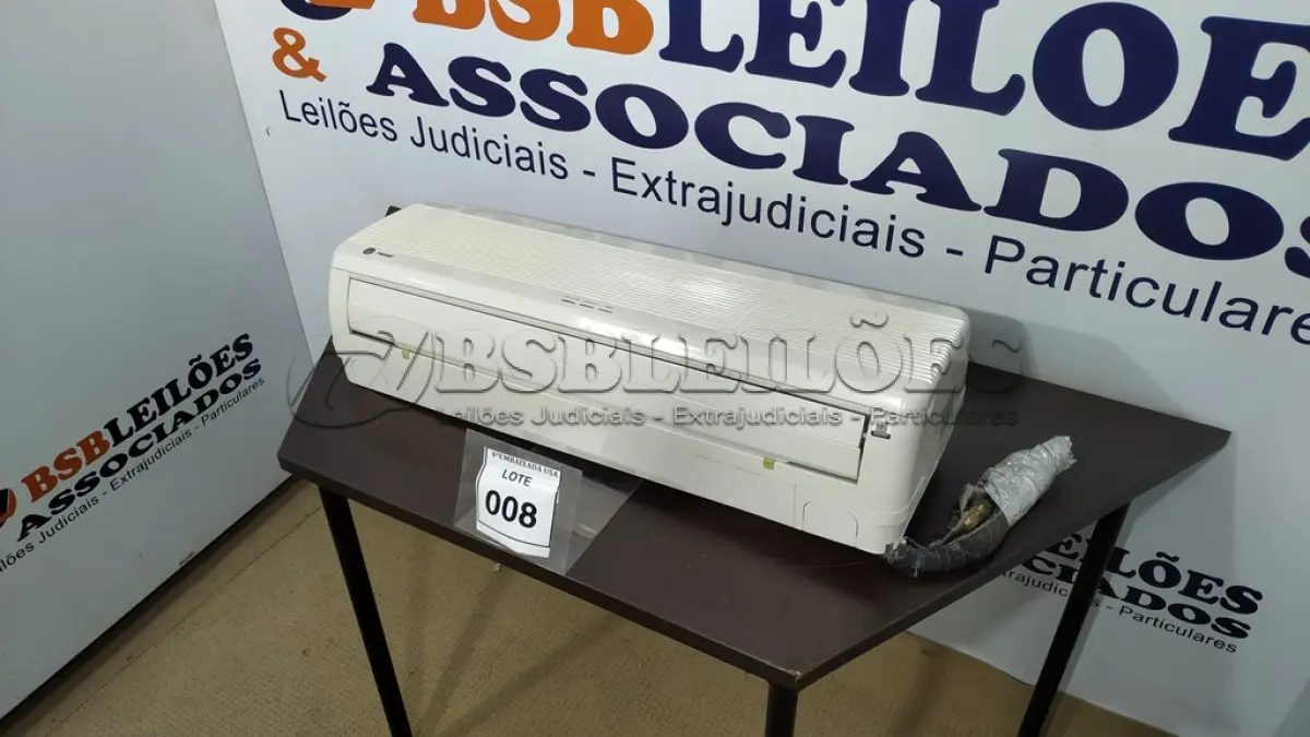 LOTE 008 - 01 AR CONDICIONADO. (EVAPORADORA) (NO ESTADO EM QUE SE ENCONTRA. SUJEITO A AVARIAS OCULTAS/VISÍVEIS.) AV9702V
