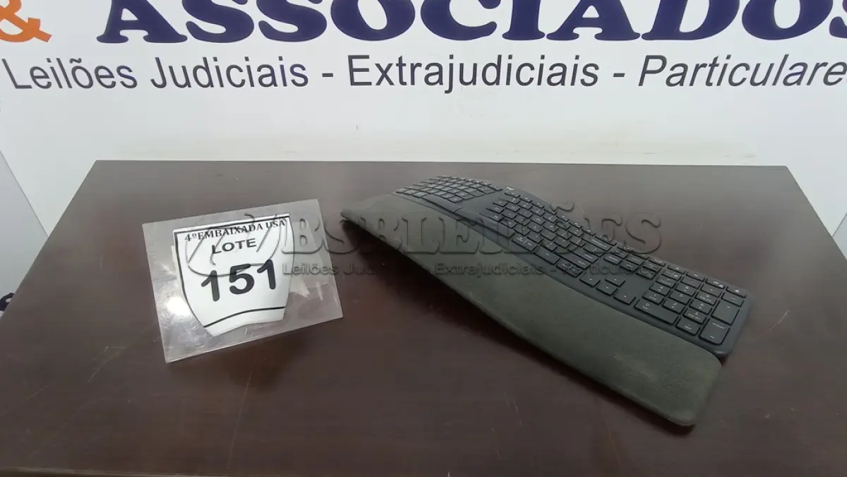 LOTE 151 - 01 TECLADO WIRELES LOGI. ERGO K860. (NO ESTADO EM QUE SE ENCONTRA. SUJEITO A AVARIAS OCULTAS/VISÍVEIS.)