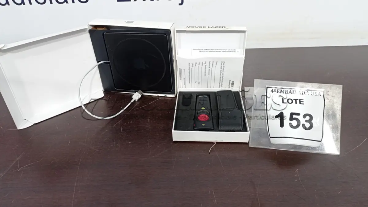 LOTE 153 - 01 KAGURU PRESENTER MOUSE KMOUSE-PRES2 E 01 APPLE USB SUPER DRIVE. (NO ESTADO EM QUE SE ENCONTRA. SUJEITO A AVARIAS OCULTAS/VISÍVEIS.)  511010833/ CO2NDG8QF4GW