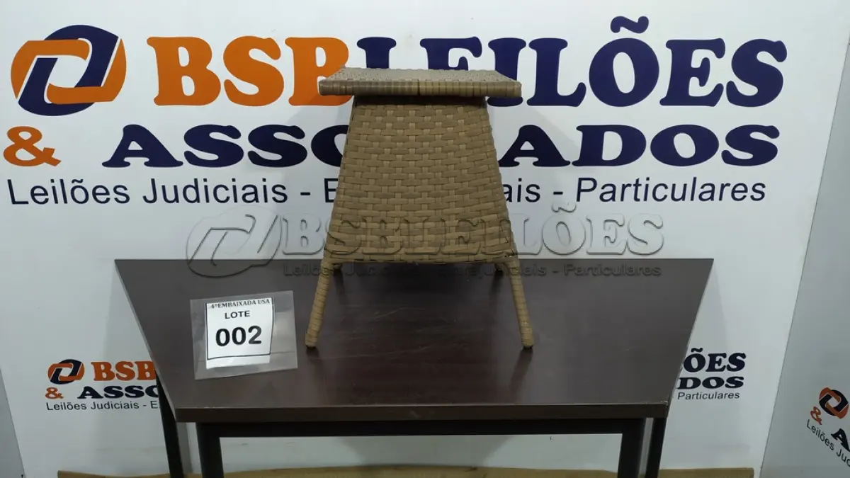 LOTE 002 - 01 MESA DE CANTO DE JARDIM. (NO ESTADO EM QUE SE ENCONTRA. SUJEITO A AVARIAS OCULTAS/VISÍVEIS.) BH1523L