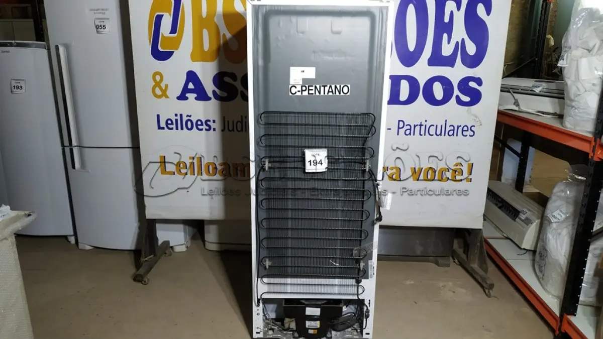 LOTE 194 - 01 FREEZER VERTICAL BRASTEMP 220V. (NO ESTADO EM QUE SE ENCONTRA. SUJEITO A AVARIAS OCULTAS/VISÍVEIS.)  AV9814Y