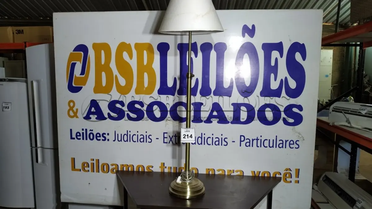 LOTE 214 - 01 ABAJUR. (NO ESTADO EM QUE SE ENCONTRA. SUJEITO A AVARIAS OCULTAS/VISÍVEIS.)  BJ6991D