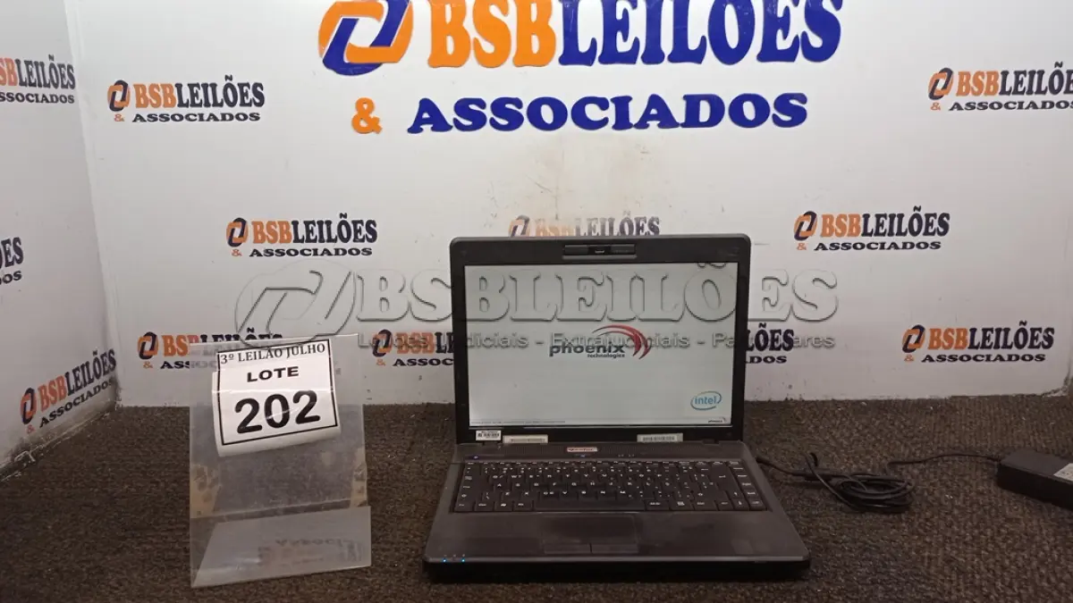 LOTE 202 - 01 NOTEBOOK MARCA VECTOR COM FONTE.  (NO ESTADO) ATENÇÃO! FAZER A VISITAÇÃO ANTES DE ARREMATAR, NÃO SABEMOS SE FUNCIONA. LEILÃO NÃO TEM GARANTIA E NEM DEVOLUÇÃO, SUJEITO A POSSÍVEIS AVARIAS VISÍVEIS/OCULTAS E/OU AUSÊNCIA DE COMPONENTES.