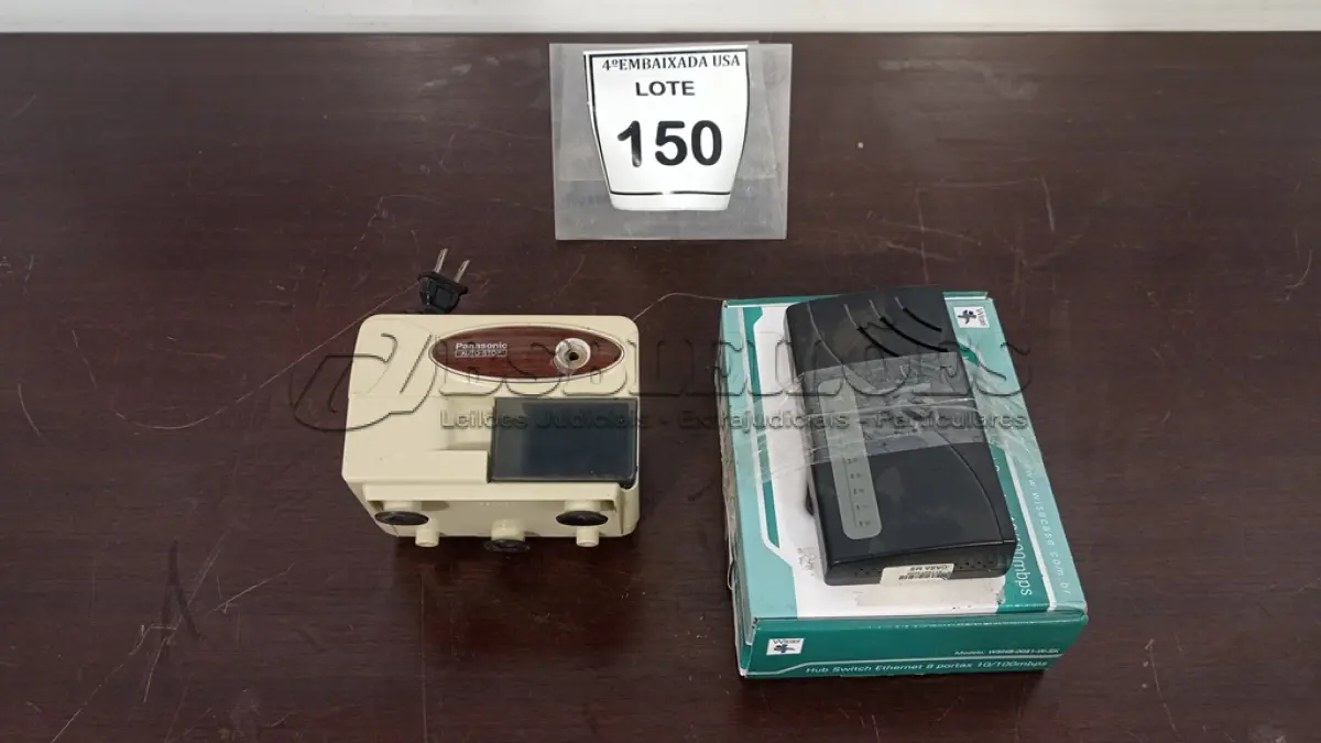 LOTE 150 - 01 APONTADOR DE LÁPIS ELÉTRICO E 01 SWITCH. (NO ESTADO EM QUE SE ENCONTRA. SUJEITO A AVARIAS OCULTAS/VISÍVEIS.)