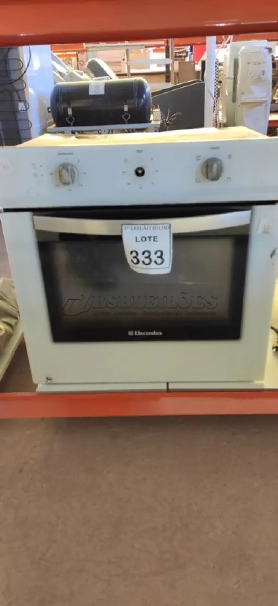 LOTE 333 - 01 FORNO ELÉTRICO DE EMBUTIR MARCA ELECTROLUX. (NO ESTADO) ATENÇÃO! FAZER A VISITAÇÃO ANTES DE ARREMATAR, NÃO SABEMOS SE FUNCIONA. LEILÃO NÃO TEM GARANTIA E NEM DEVOLUÇÃO, SUJEITO A POSSÍVEIS AVARIAS VISÍVEIS/OCULTAS E/OU AUSÊNCIA DE COMPONENTES.