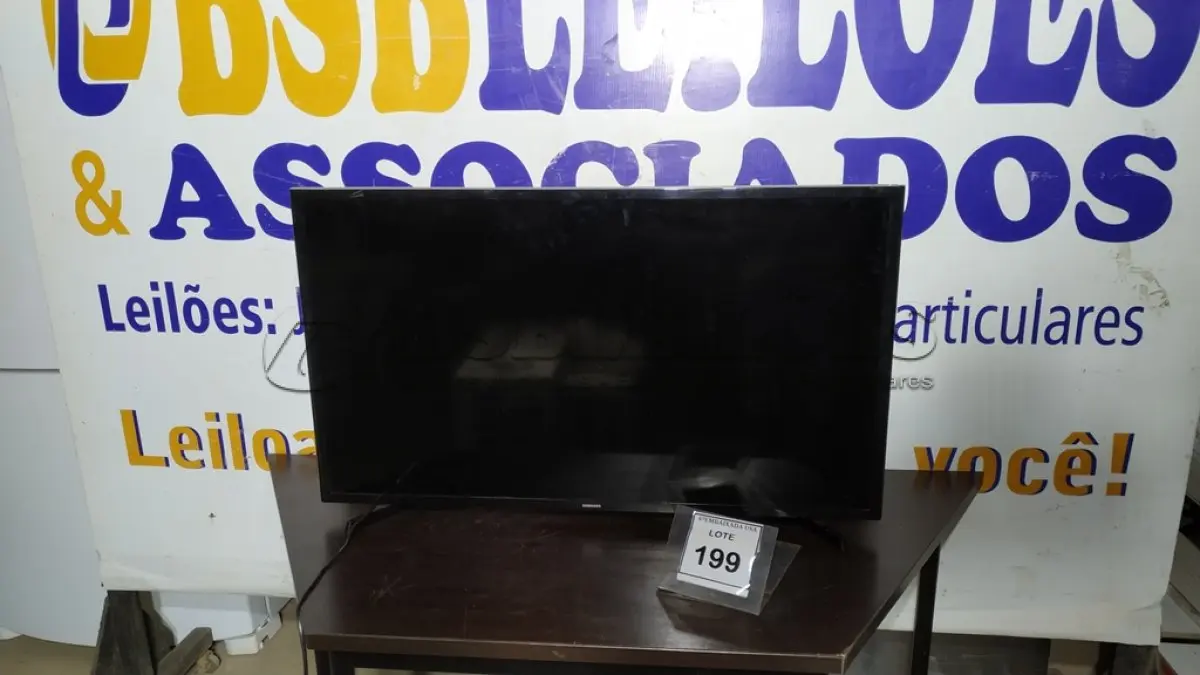 LOTE 199 - 01 SMART TV SAMSUNG 40”. (NO ESTADO EM QUE SE ENCONTRA. SUJEITO A AVARIAS OCULTAS/VISÍVEIS.)  AV9411C