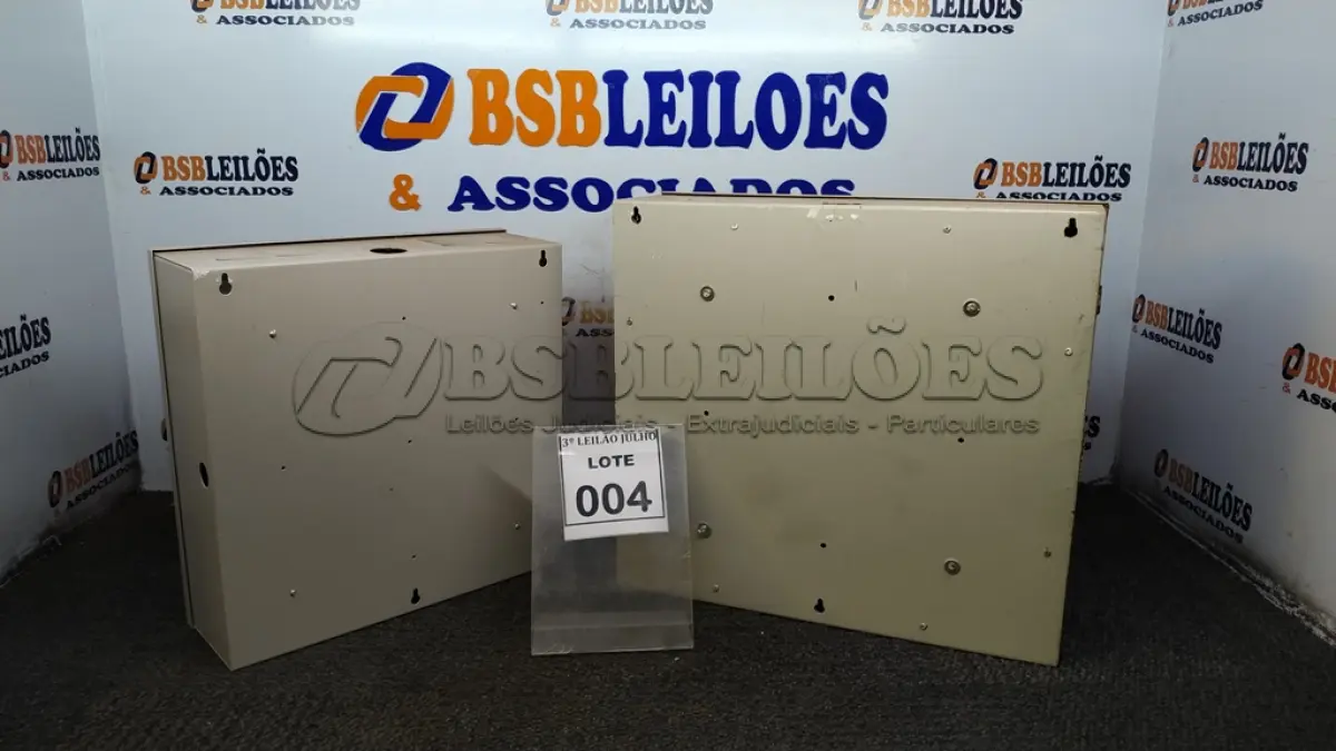 LOTE 004 - 02 QUADROS DE DISTRIBUIÇÃO DE METAL SENDO 01 COM PLACA ELETRÔNICA. (NO ESTADO) ATENÇÃO! FAZER A VISITAÇÃO ANTES DE ARREMATAR, NÃO SABEMOS SE FUNCIONA, LEILÃO NÃO TEM GARANTIA E NEM DEVOLUÇÃO, SUJEITO A POSSÍVEIS AVARIAS VISÍVEIS/OCULTAS E/OU AUSÊNCIA DE COMPONENTES.
