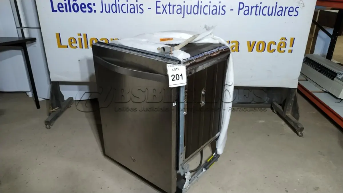 LOTE 201 - 01 LAVA LOUÇA WHIRPOOL 127V. (NO ESTADO EM QUE SE ENCONTRA. SUJEITO A AVARIAS OCULTAS/VISÍVEIS.)  AV9629Y