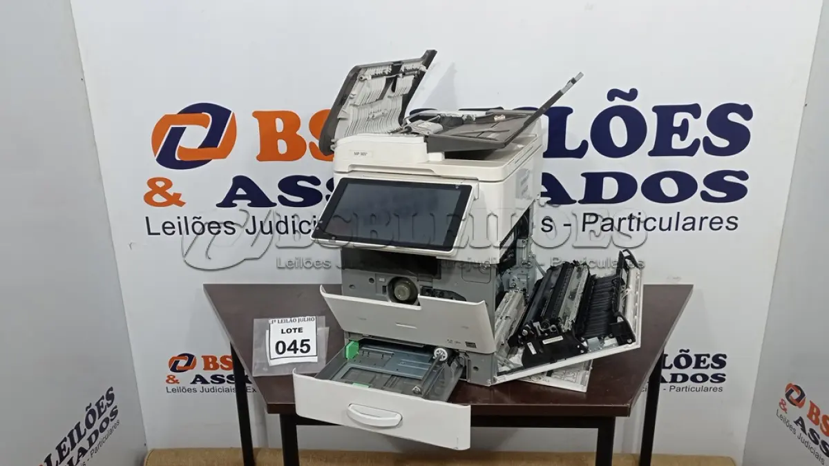 LOTE 045 - 01 IMPRESSORA MULTIFUNCIONAL COM TELA DIGITAL MARCA RICOH. (NO ESTADO) ATENÇÃO! FAZER A VISITAÇÃO ANTES DE ARREMATAR, NÃO SABEMOS SE FUNCIONA, LEILÃO NÃO TEM GARANTIA E NEM DEVOLUÇÃO, SUJEITO A POSSÍVEIS AVARIAS VISÍVEIS/OCULTAS E/OU AUSÊNCIA DE COMPONENTES.