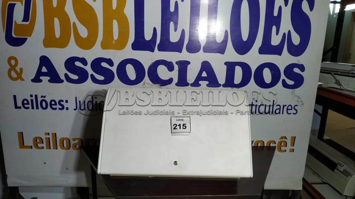 LOTE 215 - 01 ARMÁRIO SUSPENSO. (NO ESTADO EM QUE SE ENCONTRA. SUJEITO A AVARIAS OCULTAS/VISÍVEIS.)