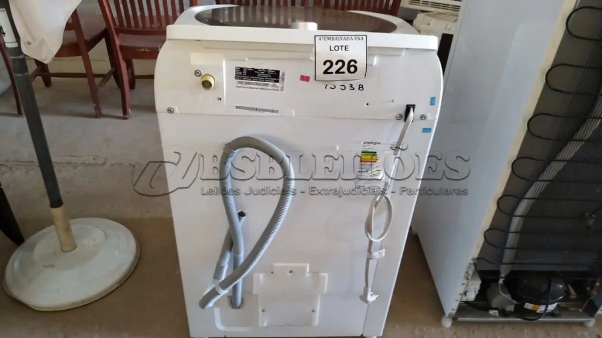 LOTE 226 - 01 MÁQUINA DE LAVAR ROUPAS BRASTEMP 12 KG 220V. (NO ESTADO EM QUE SE ENCONTRA. SUJEITO A AVARIAS OCULTAS/VISÍVEIS.)  AV935B