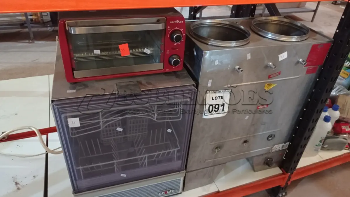 LOTE 091 - 01 CAFETEIRA INDUSTRIAL, 01 LAVA LOUCA MARCA ENXUTA E 01 FORNO ELÉTRICO MARCA BRITÂNIA. (NO ESTADO) ATENÇÃO! FAZER A VISITAÇÃO ANTES DE ARREMATAR, NÃO SABEMOS SE FUNCIONA, LEILÃO NÃO TEM GARANTIA E NEM DEVOLUÇÃO, SUJEITO A POSSÍVEIS AVARIAS VISÍVEIS/OCULTAS E/OU AUSÊNCIA DE COMPONENTES.