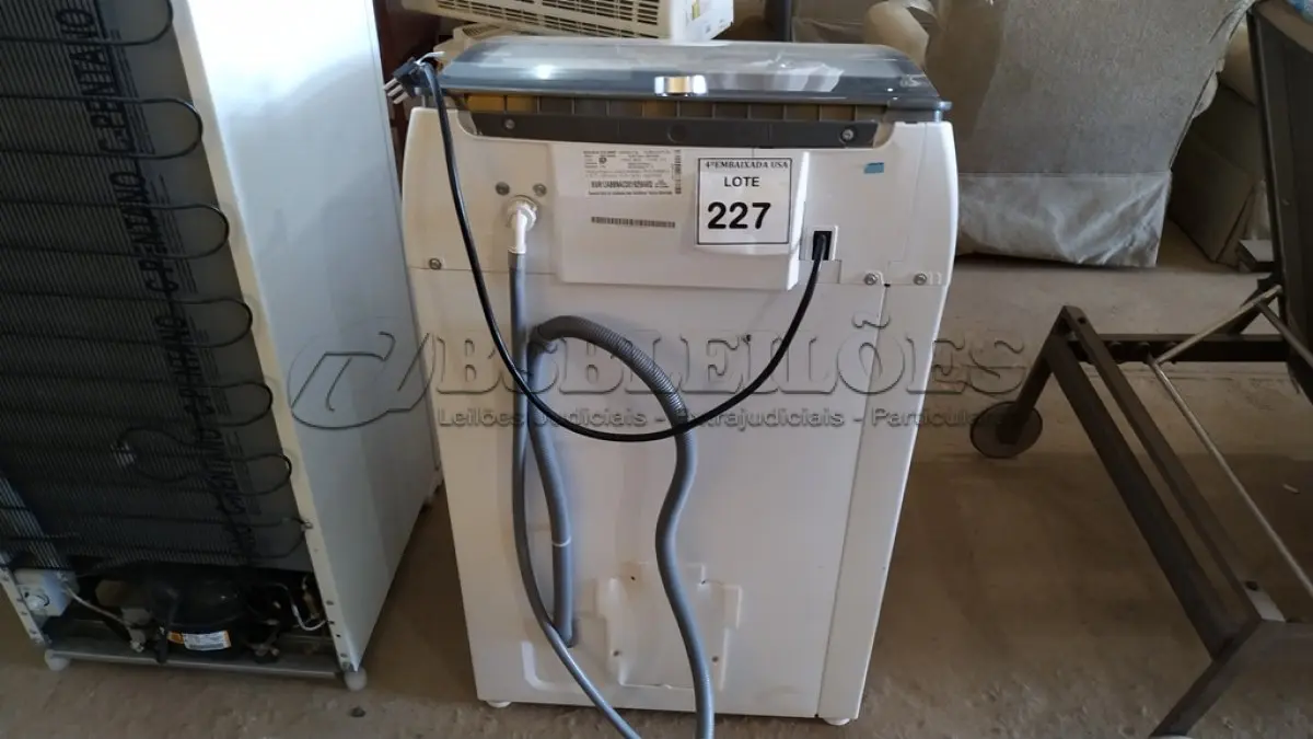 LOTE 227 - 01 MÁQUINA DE LAVAR ROUPAS BRASTEMP 12KG 220V. (NO ESTADO EM QUE SE ENCONTRA. SUJEITO A AVARIAS OCULTAS/VISÍVEIS.)  BF8668C