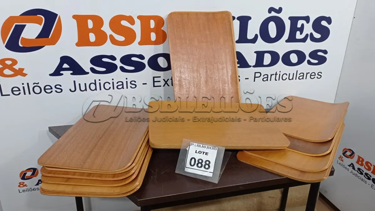 LOTE 088 - 20 PLACAS DE MADEIRAS. (NO ESTADO) ATENÇÃO! FAZER A VISITAÇÃO ANTES DE ARREMATAR, NÃO SABEMOS SE FUNCIONA, LEILÃO NÃO TEM GARANTIA E NEM DEVOLUÇÃO, SUJEITO A POSSÍVEIS AVARIAS VISÍVEIS/OCULTAS E/OU AUSÊNCIA DE COMPONENTES.