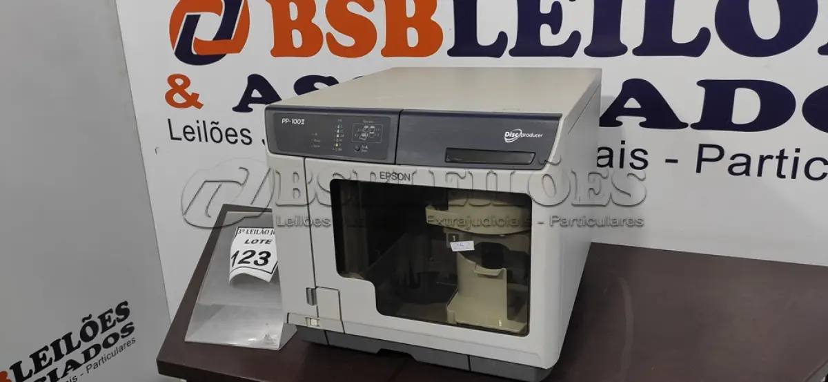 LOTE 123 - 01 IMPRESSORA E GRAVADORA DE CD E DVD PP100 II MARCA EPSON. (NO ESTADO) ATENÇÃO! FAZER A VISITAÇÃO ANTES DE ARREMATAR, NÃO SABEMOS SE FUNCIONA, LEILÃO NÃO TEM GARANTIA E NEM DEVOLUÇÃO, SUJEITO A POSSÍVEIS AVARIAS VISÍVEIS/OCULTAS E/OU AUSÊNCIA DE COMPONENTES.