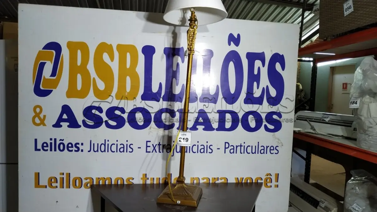 LOTE 219 - 01 ABAJUR. (NO ESTADO EM QUE SE ENCONTRA. SUJEITO A AVARIAS OCULTAS/VISÍVEIS.)  AU2245S