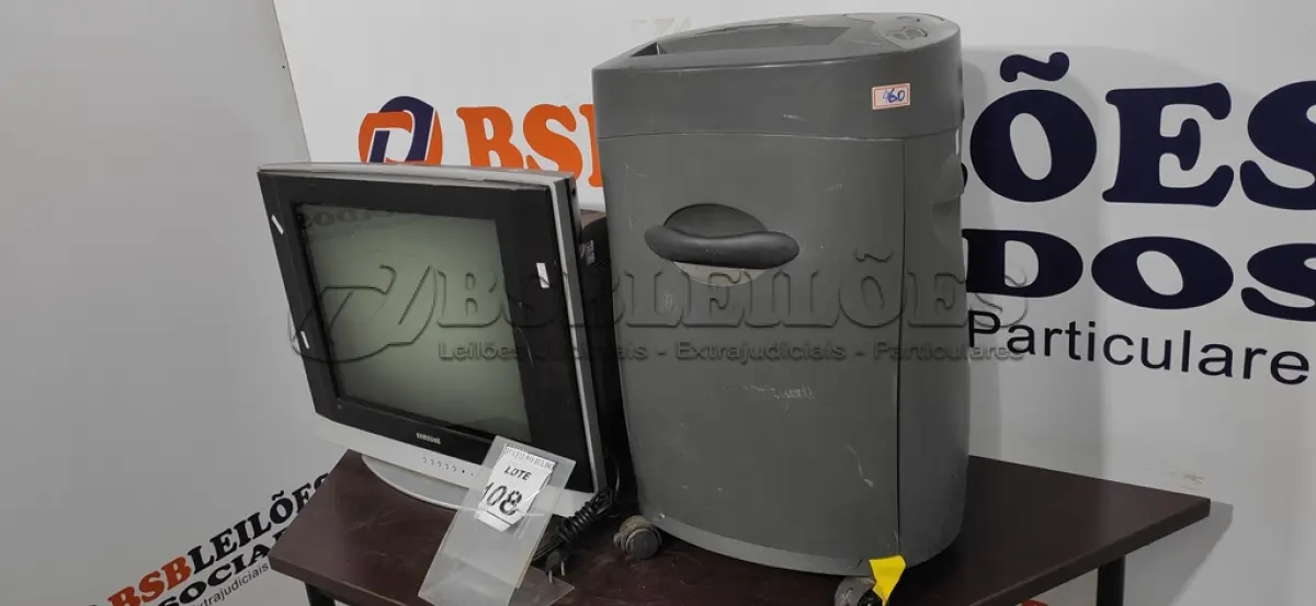 LOTE 108 - 01 FRAGMENTADORA MARCA DUOTEC E 01 TELEVISÃO DE TUBO MARCA SAMSUNG. (NO ESTADO) ATENÇÃO! FAZER A VISITAÇÃO ANTES DE ARREMATAR, NÃO SABEMOS SE FUNCIONA, LEILÃO NÃO TEM GARANTIA E NEM DEVOLUÇÃO, SUJEITO A POSSÍVEIS AVARIAS VISÍVEIS/OCULTAS E/OU AUSÊNCIA DE COMPONENTES.
