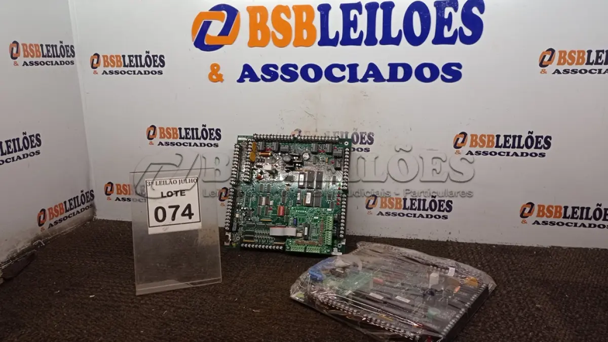 LOTE 074 - 02 PLACAS MÃE. (NO ESTADO) ATENÇÃO! FAZER A VISITAÇÃO ANTES DE ARREMATAR, NÃO SABEMOS SE FUNCIONA, LEILÃO NÃO TEM GARANTIA E NEM DEVOLUÇÃO, SUJEITO A POSSÍVEIS AVARIAS VISÍVEIS/OCULTAS E/OU AUSÊNCIA DE COMPONENTES.
