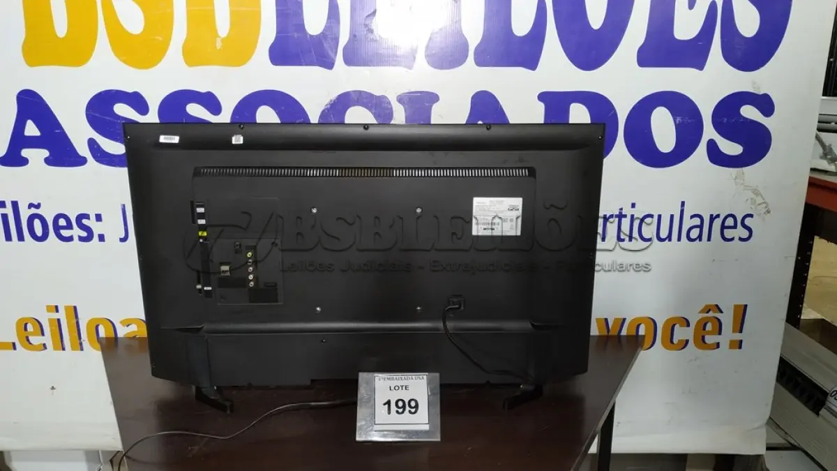LOTE 199 - 01 SMART TV SAMSUNG 40”. (NO ESTADO EM QUE SE ENCONTRA. SUJEITO A AVARIAS OCULTAS/VISÍVEIS.)  AV9411C