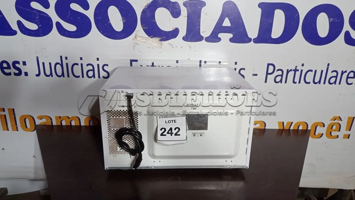LOTE 242 - 01 MICRO-ONDAS PANASONIC 127V. (NO ESTADO EM QUE SE ENCONTRA. SUJEITO A AVARIAS OCULTAS/VISÍVEIS.) AV9956P