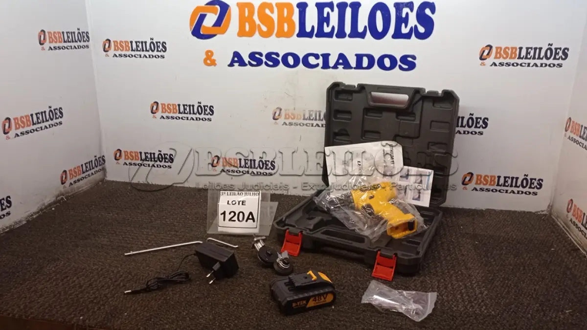 LOTE 120 - PARAFUSADEIRA 48V A BATERIAS E ADAPTADOR CORTADOR DE CHAPA COM MALETA (NO ESTADO) ATENÇÃO! FAZER A VISITAÇÃO ANTES DE ARREMATAR, NÃO SABEMOS SE FUNCIONA, LEILÃO NÃO TEM GARANTIA E NEM DEVOLUÇÃO, SUJEITO A POSSÍVEIS AVARIAS VISÍVEIS/OCULTAS E/OU AUSÊNCIA DE COMPONENTES.